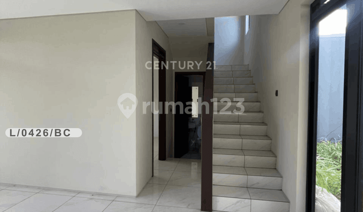 Rumah Nyaman Siap Huni Strategis di Kota Baru Parahyangan Bandung