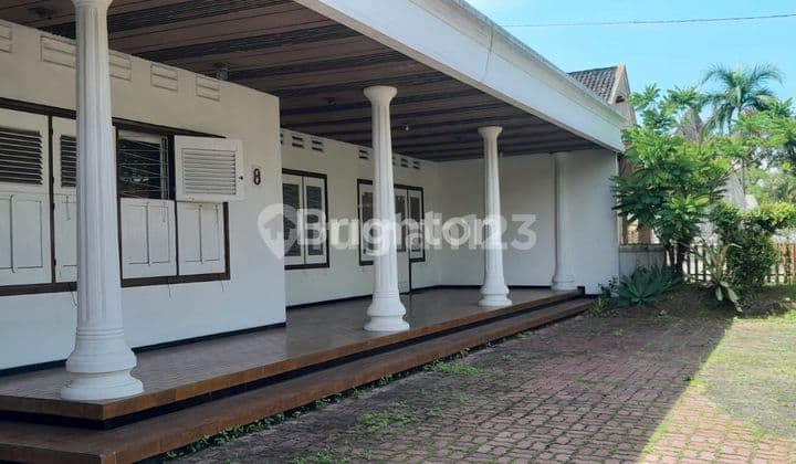 Rumah lama ukurannya luas di kawasan gunung-gunung Kota Malang