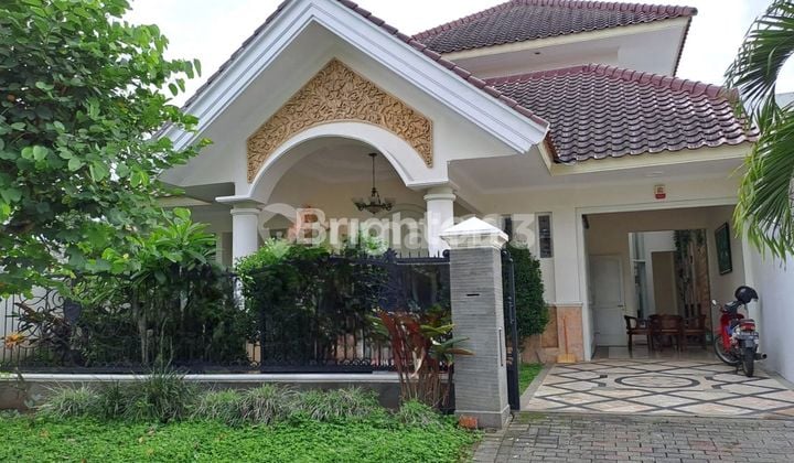 Turun harga.......Rumah mewah dua lantai beserta perabot lengkap di Araya Malang