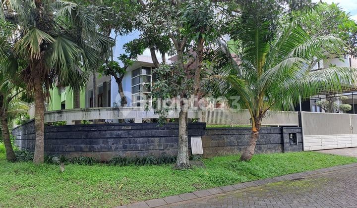 Rumah mewah 2,5 lantai di Nieuw Indie Araya Malang