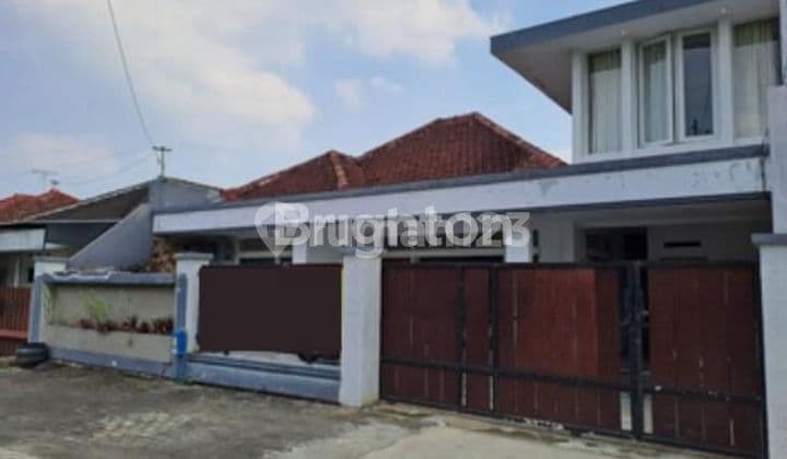 Rumah tinggal, dengan usaha kos-kosan yang masih aktif di daerah buah-buahan Malang
