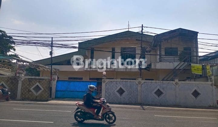 Gedung ukuran besar cocok untuk kantor atau workshop di Lenteng Agung Jakarta Selatan