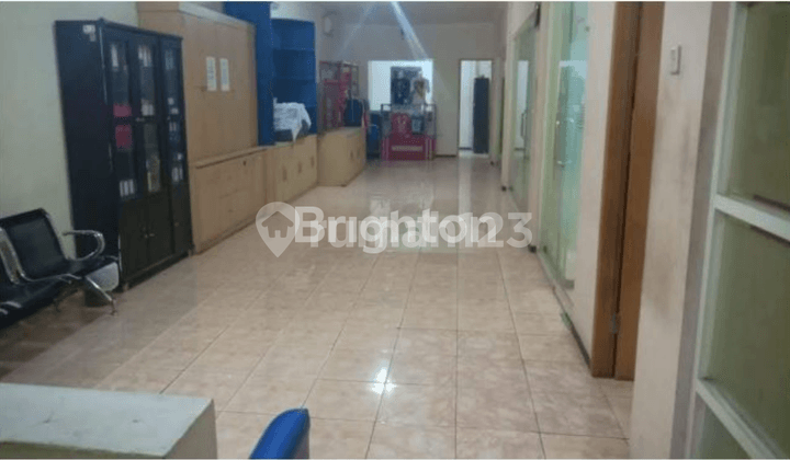 Ruko gandeng dua lantai di Jl. Sukarno Hatta Malang