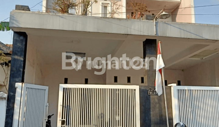 harga bersaing. Rumah 2 lantai full bangunan di Sulfat Malang