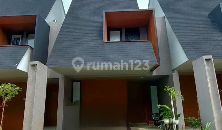 FOR SALE Move-In Ready House Near LRT Harjamukti