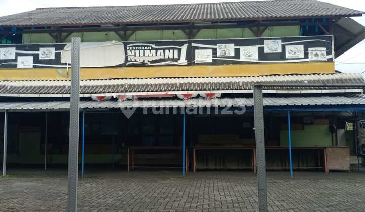 Ruang Usaha Ex Resto Tengah Kota Parkir Luas