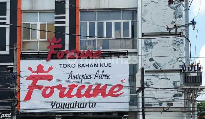 Large 3-Storey Shophouse, Strategic Location, Main Road Access