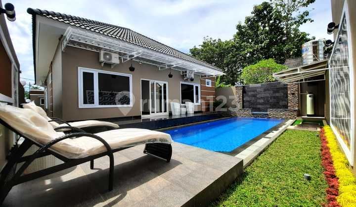 TURUN HARGA !! Rumah Baru Cantik Mewah 1 Lantai, Furnished Lengkap Dengan Kolam Renang.