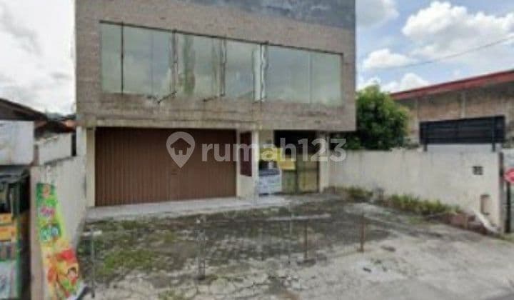 Commercial Business Space, Strategic Location Near Campus, Ample Parking, Suitable for All Types of Businesses.