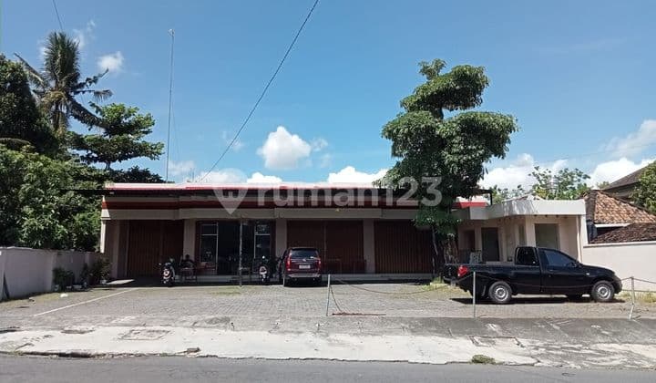 Spacious Strategic Land with Shop House Building Bonus Ready to Use, Prime Location by Main Road, Suitable for All Types of Businesses, Bustling Area in Sleman.