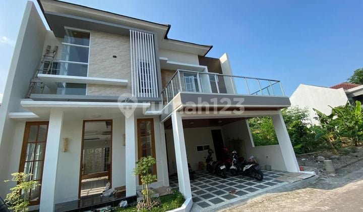 Rumah Baru Jalan Kaliurang Dekat Kampus UGM, Full Furnished Sudah ada Kolam Renang Pribadi.