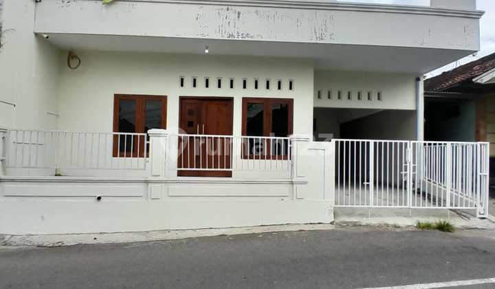 Rumah Bagus 2 Lantai | Lokasi Strategis di Jalan Palagan | Akses Jalan Utama | Siap Huni | Kemana-Mana Dekat Fasilitas Umum, Kuliner, Kampus dan Sekolahan, Pertokoan dan Kawasan Perumahan Elit