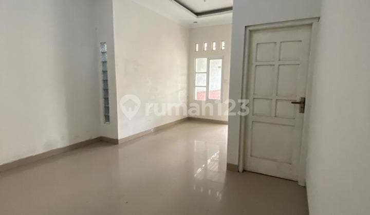 Good 1-Storey House, Affordable Price, Location Near UGM Campus, Kaliurang Road, There is Still Remaining Land at the Front and Back