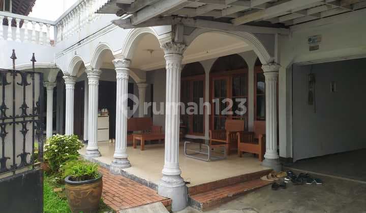 Rumah Besar Tanah Luas Lokasi Bagus di Daerah Kebayoran Lama Jakarta