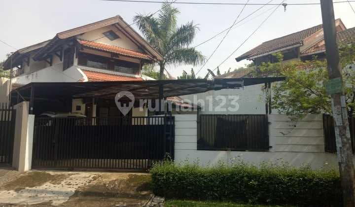 Habitable house for sale cheap, land calculation only in Bintaro Jaya complex.