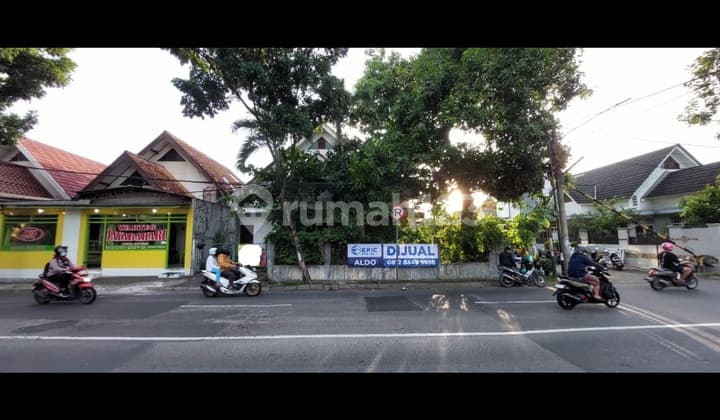 Rumah Luas di Pinggir Jalan Graha Raya Bintaro, Tangerang Selatan