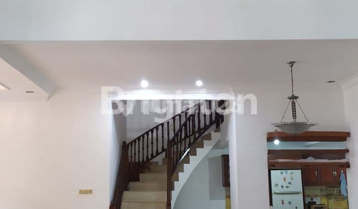 Rumah Mewah Dikawasan Elite Jatiwaringin