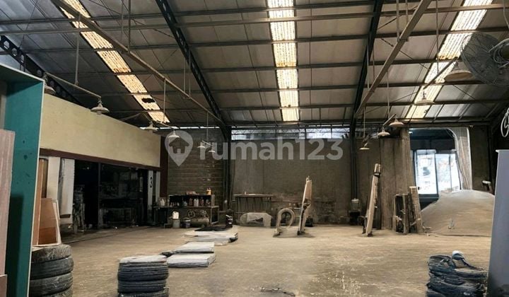 Gudang dan Kantor Jual di Untung Suropati , Manyaran, Semarang