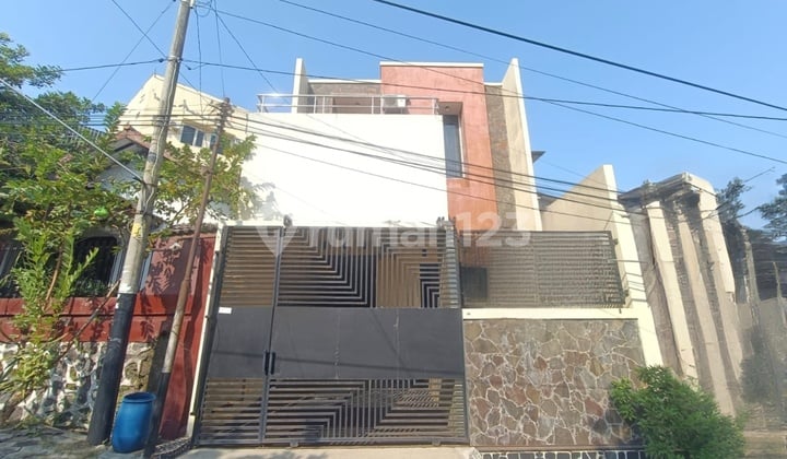 Rumah Jual 2 Lantai SHM di Lempongsari, Gajahmungkur, Semarang