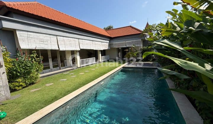 Rent Villa with Garden in Berawa Canggu Kuta Bali
