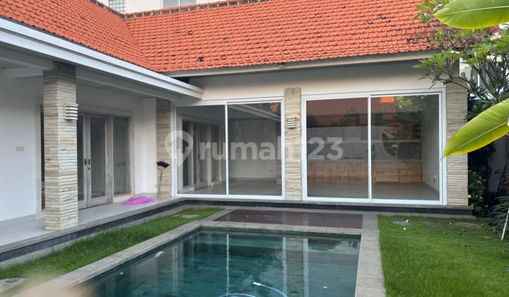 Rent Large Villa at Pantai Berawa Canggu Bali