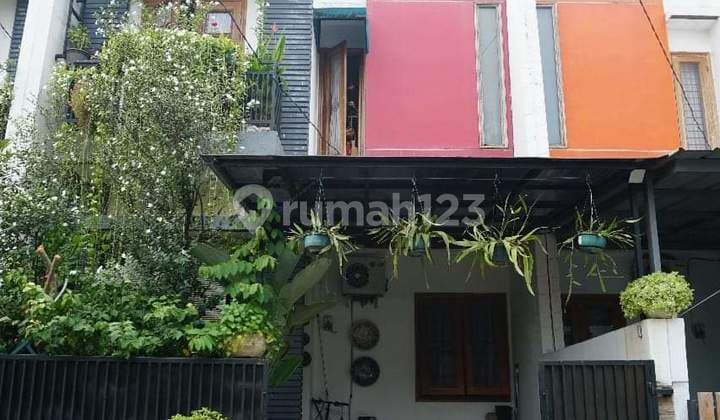 Rumah bagus 2 lantai siap huni semi furnished di jatiasih Bekasi