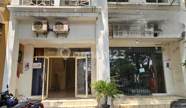 Ruko 3 lantai siap pakai strategis di Grand Galaxy Bekasi