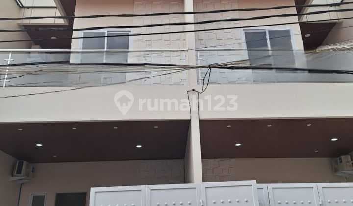 Rumah 2 lantai bagus siap huni di pondok gede housing 1 Bekasi