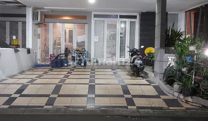 Rumah 2,5 Lantai Siap Huni di Cluster Maple Summarecon Bekasi