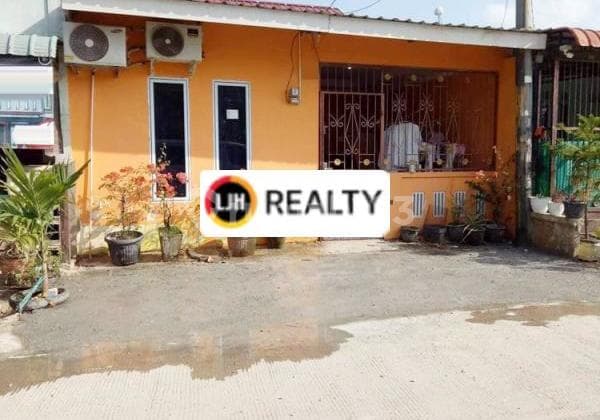 Ready-to-Occupy House in Bukit Kemuning Estate Housing