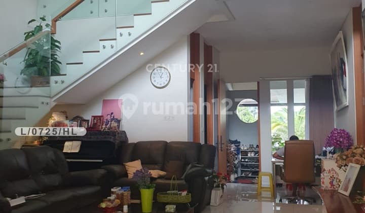 Rumah 2 Lantai Semi Furnished di Singgasana Pradana Bandung