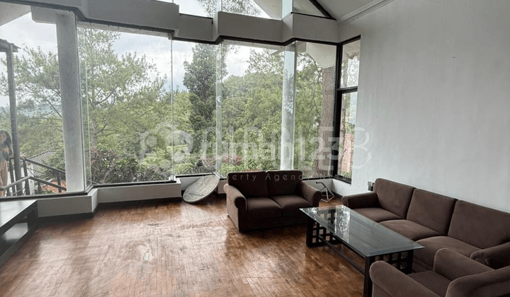 Rumah disewakankan Bagus Furnished daerah Dago Pakar, Bandung