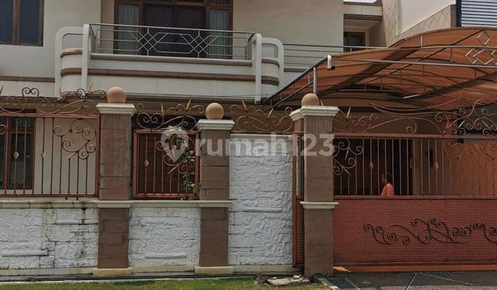 Classic House Modern Garden Pulogebang Cakung East Jakarta