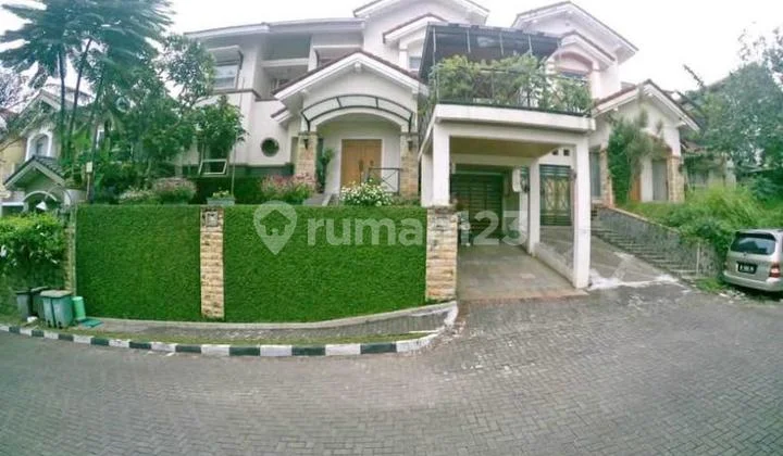 Affordable Well-Maintained Comfortable House in Alamanda Dago Complex, Bandung
