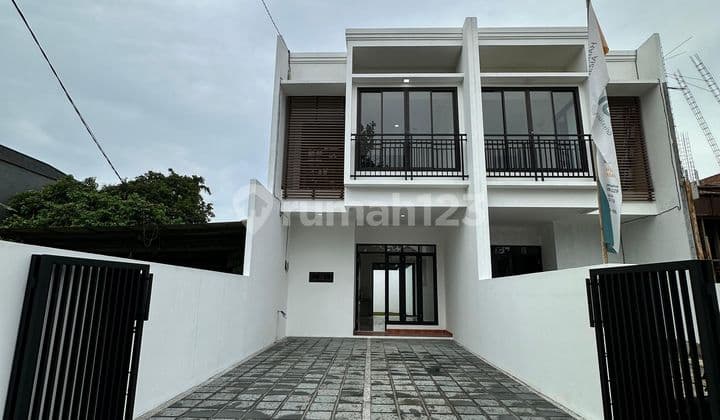 Rumah 2 Lantai Nempel Pintu Toll Strategis Siap Huni Shm