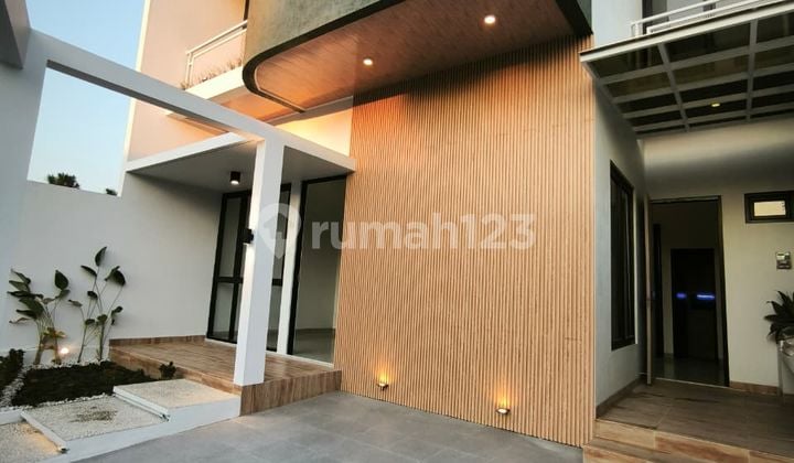 Siap Huni Megah 2 Lantai Type 100/104m2 SHM READY di Mlati Sleman Jual Harga 1.350 Miliar Siap KPR