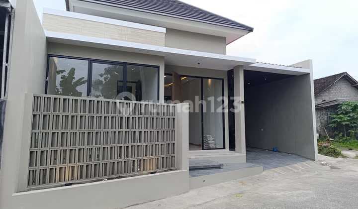 Cuma 1 Unit Rumah Siap Huni Limasan Luas di Kalasan Type 70/98M2 (3Kt+2Km) SHM Ready Harga 750Jt