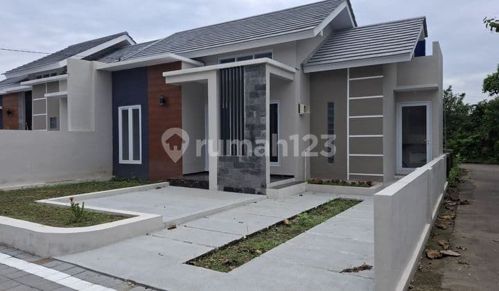 In Jogja, Ready-to-Occupy House Only 590M Negotiable, Type 50/107M2 SHM Ready, KPR 500M from Candi Prambanan.