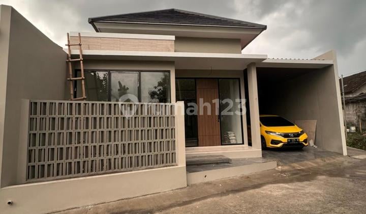 Siap Huni 5 menit dari Exit Tol Purwomartani Rumah Type 70/98m2 (3KT+2KM) di Kalasan SHM READY