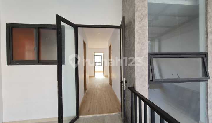 Bangunan Baru Rumah 4 Lantai di Babakan Jeruk Bandung