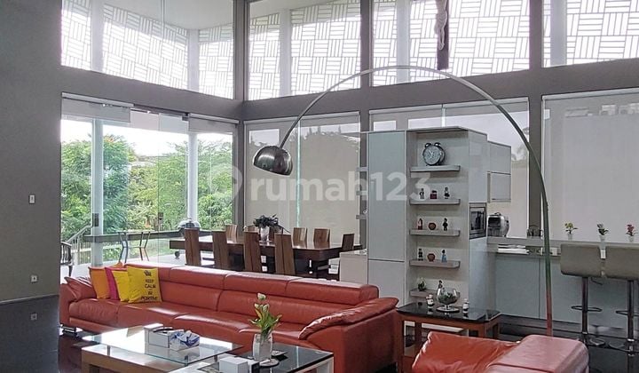 Rumah Modern Minimalis di Kota Baru Parahyangan