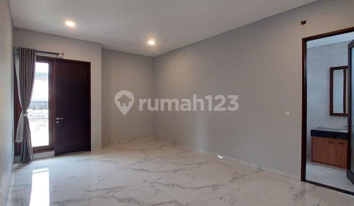 Rumah Lux Modern Minimalis di Sayap Sutami