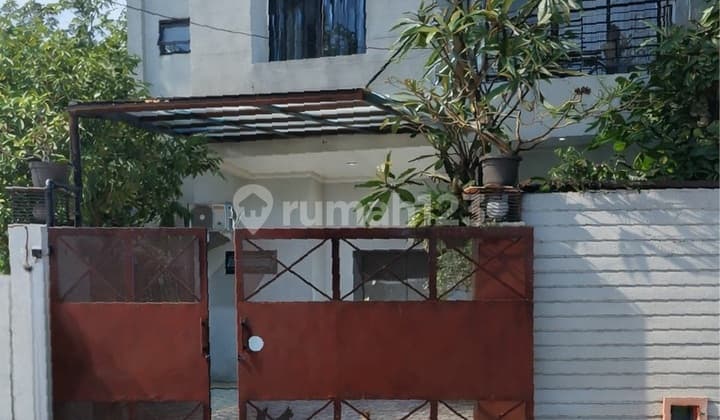 Rumah Cantik dan Asri di Senayan Jakarta Pusat
