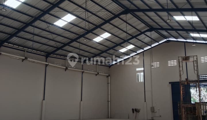 Translation: Warehouse Plot DPR Cipondoh Tangerang Size 800 m2 - 2-Story Office