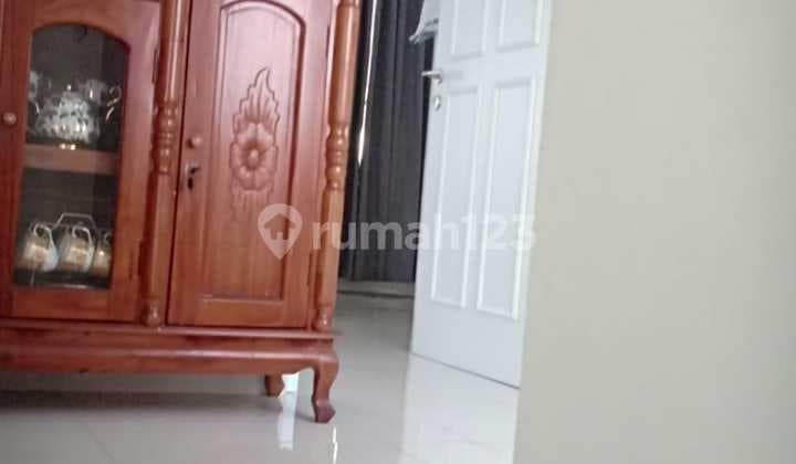 Two-Story House in New Pinewood Cluster Near Swimming Pool