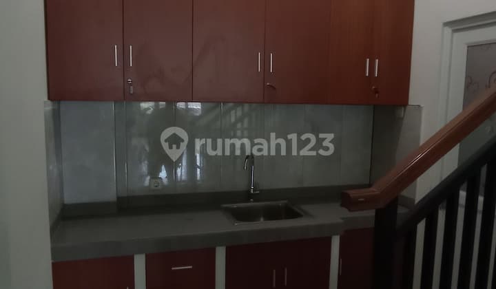 Ruko di Jalan Untung Suropati Pasar Kliwon Solo, Surakarta Siap Huni Lokasi Strategis