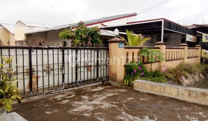 Rumah Bagus Semi Furnished di Jl. Tidar, Cilacap pinggir jalan raya bagus siap huni.