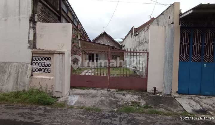 Rumah tengah kota Solo dekat Gereja di Kepatihan Kulon, Solo