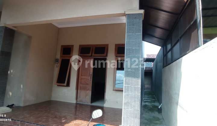 Rumah 2 Lantai di Joyontakan Serengan Solo, Surakarta SHM Bagus Stategis Pinggir Jalan.