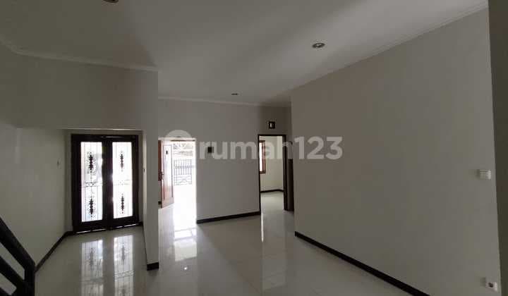 Rumah Modern Nyaman Lokasi Strategis di Daerah Margacinta Bandung